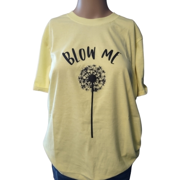 NWOT Women's Size Small T-shirt - Picture 1 of 2